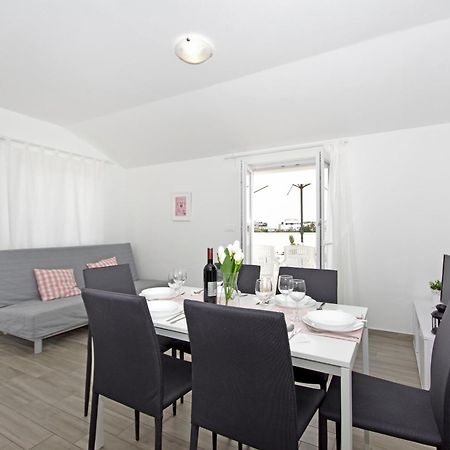 Apartments Frado Novalja Eksteriør bilde