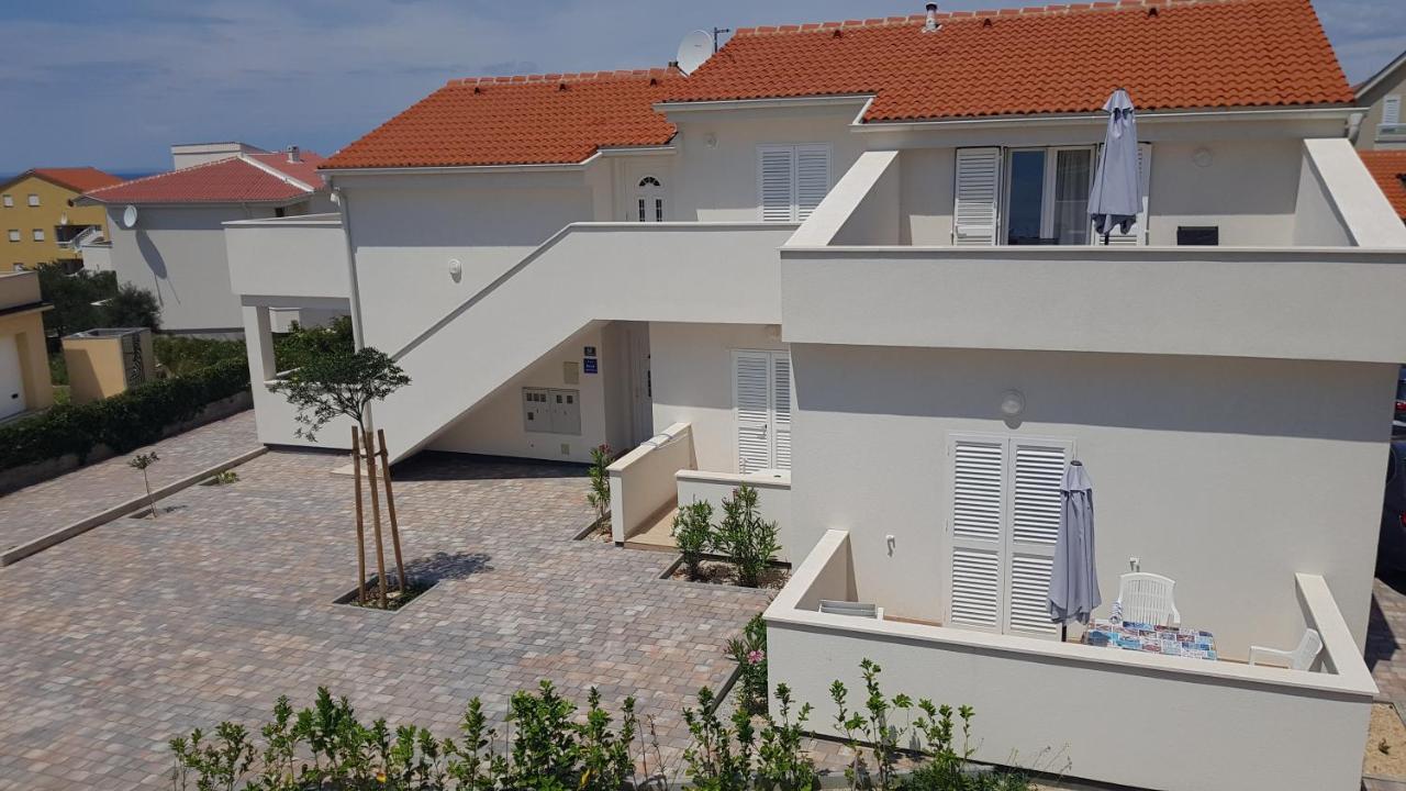 Apartments Frado Novalja Eksteriør bilde