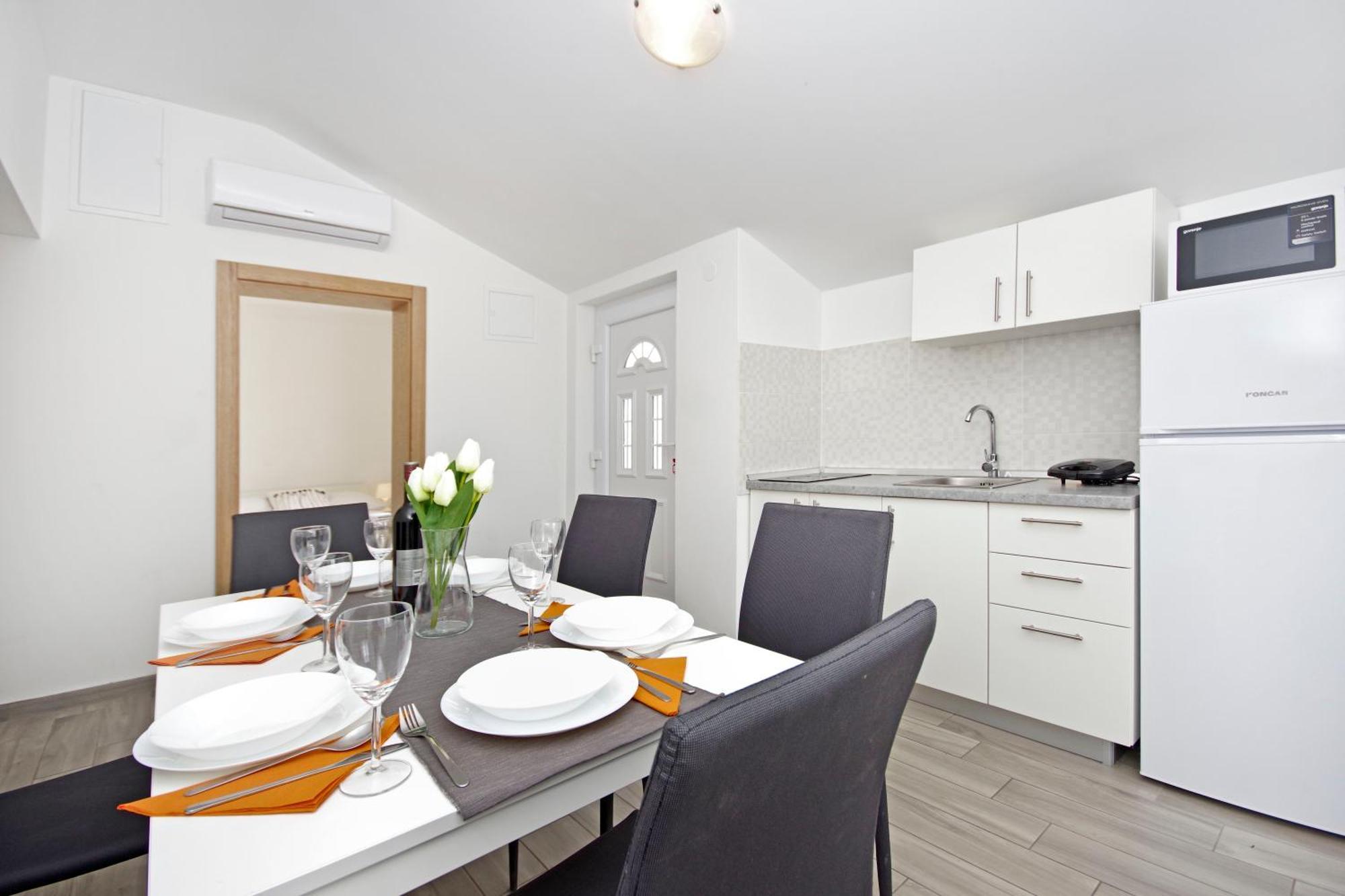 Apartments Frado Novalja Eksteriør bilde