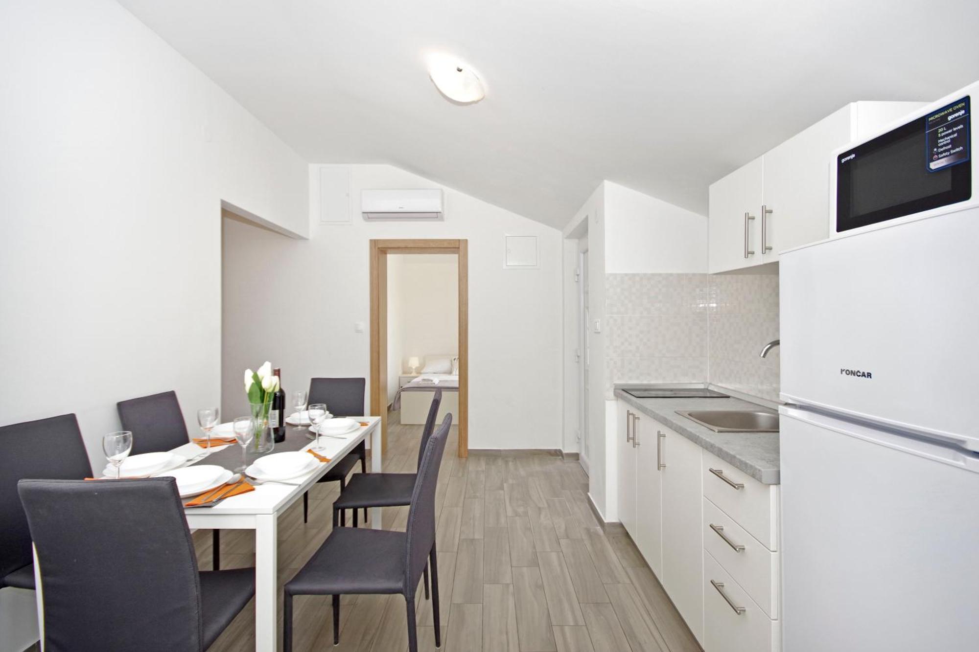 Apartments Frado Novalja Eksteriør bilde