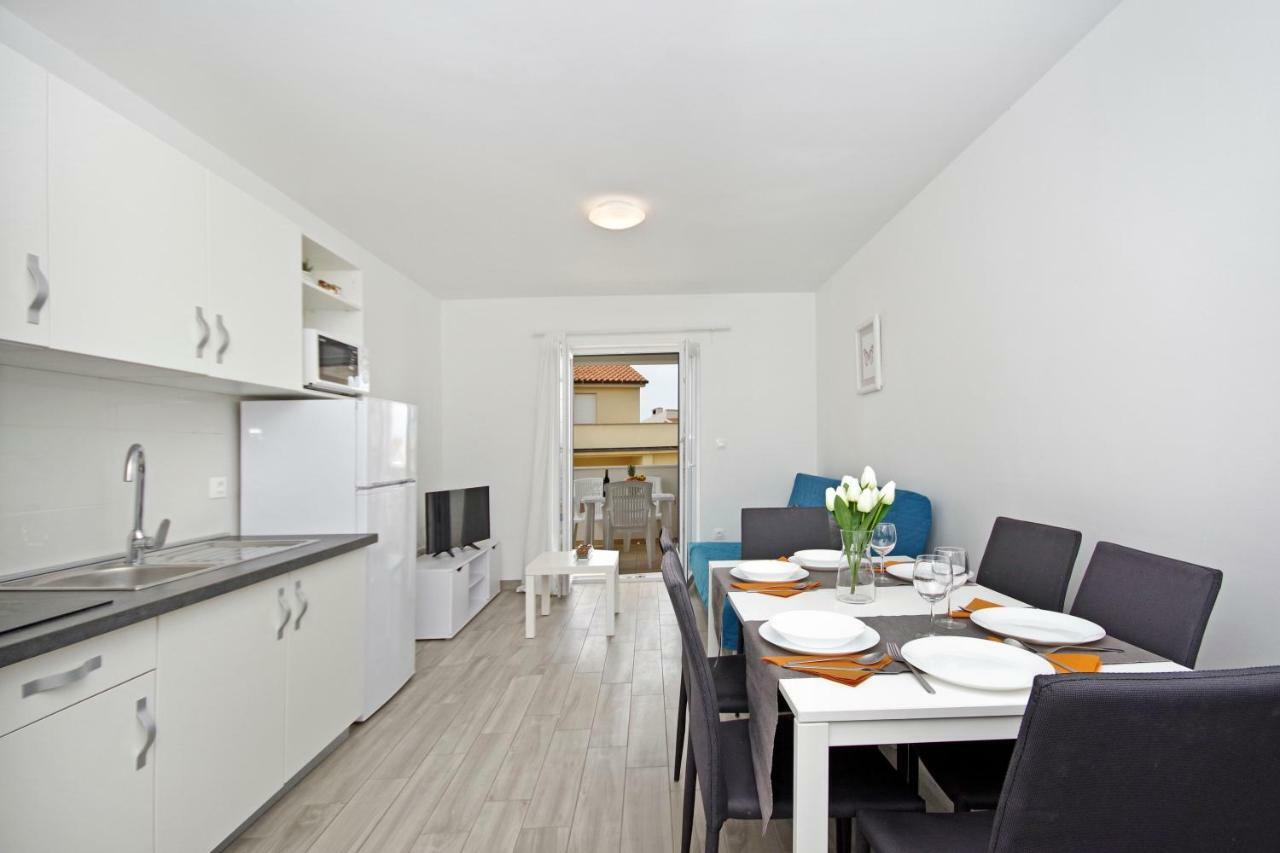 Apartments Frado Novalja Eksteriør bilde